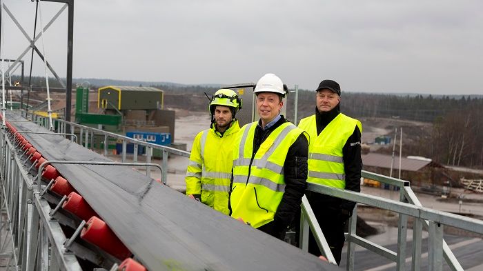 Martin Andersson, Sandströms Elfirma, Daniel Lundquist, Elektroskandia och Henrik Sandelin, Rowall vid transportbandet på D.A Mattssons Tipp och återvinningsanläggning.