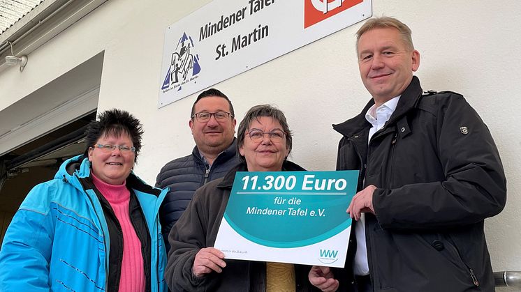 Unterstützung dringend notwendig (v. l.): Silke Lübking, stellv. Vorsitzende Mindener Tafel, Dirk Lücke,Vorsitzender Mindener Tafel, Renate Müller, stellvertretende Bürgermeisterin Stadt Minden und Jürgen Noch, Geschäftsführer WWE.