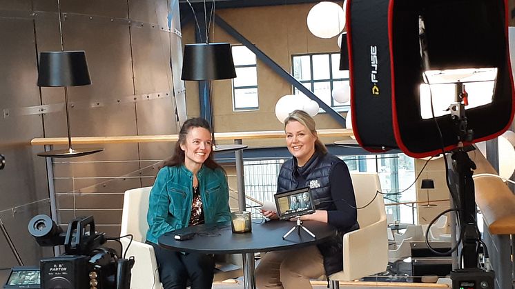 Anne Adsten, Jämtland Härjedalen Turism, och Maria Lundkvist, Höga Kusten Turistservice, är två av medlemmarna i Visitas Råd för Besöksservice som medverkar i den nya digitala utbildningen för ökat värdskap i Sverige.