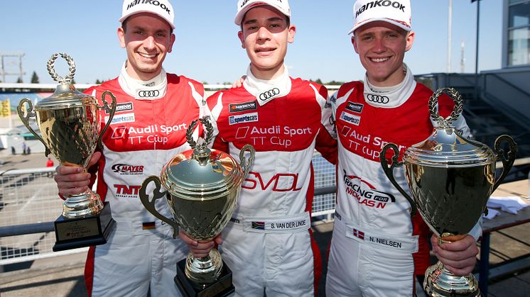 Nicklas Nielsen (til højre)  nummer 2 efter første løb i Audi Sport TT Cup 2016