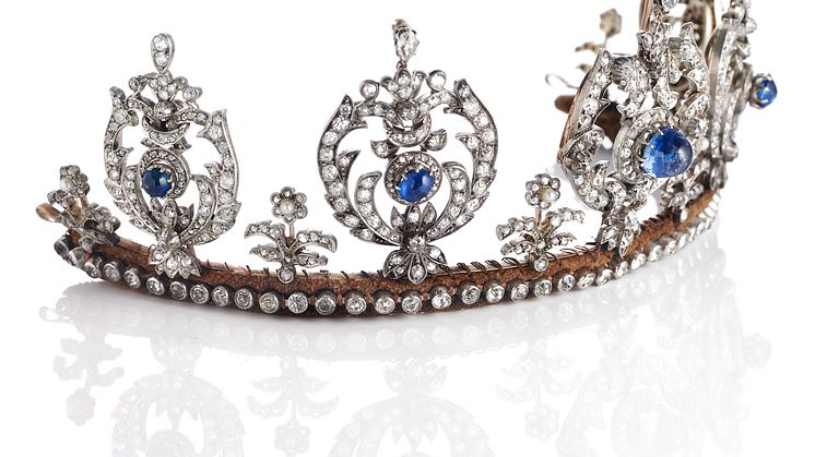 Prinsesse Thyra fik sit safirdiadem i gave af sine forældre, Kong Frederik VIII og Dronning Lovisa af Danmark. Nu kommer det på auktion hos Bruun Rasmussen med en vurdering på 600.000-800.000 kr.