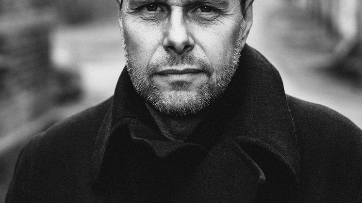 Jörgen Svensson, chef för Dalslands konstmuseum och själv konstnär, föreläser på Högskolan i Skövde, onsdag  2 maj , om vad vi ska ha konsten till.