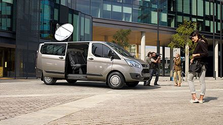 Ford lanserer helt ny familie med varebiler og 9-setere