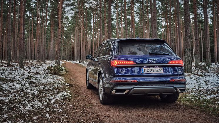 Audi Q7 TFSI e (Navarreblå)