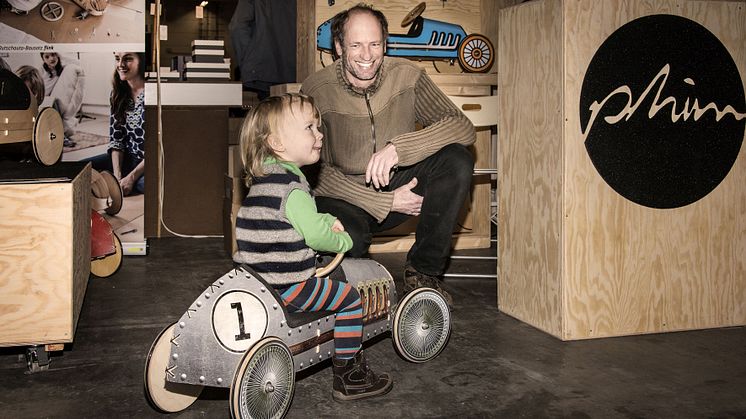 Julegaverne kan købes direkte hos designere og producenter på Holy Shit Shopping, et pop-up-julemarked i fire tyske byer