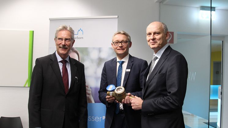 Bernhard Hartmann, Geschäftsführer der Wasserwerke Paderborn, Christian Müller,  Geschäftsführer der Stadtwerken Paderborn, und Dieter Kaiser, Sprecher der Geschäftsführung von Westfalen Weser Netz, erläuterten die Veränderungen.