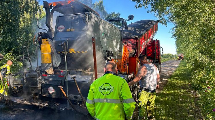 Ny LCA-undersøgelse viser, at TB-k-belægningerne har klare fordele over mere gængse belægningsløsninger. Tyndtlagsbelægningsløsningen PANgrip fra Pankas udleder 38 procent mindre CO2 sammenlagt ved produktion og udlægning end et ordinært slidlag