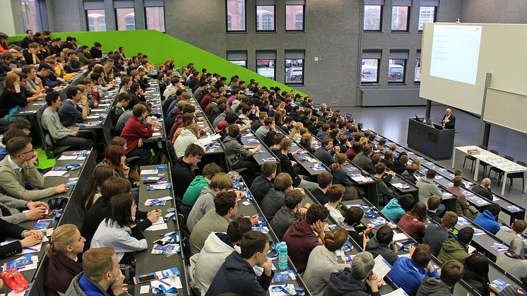 TH-Präsident Prof. Dr. László Ungvári begrüßte die Teilnehmerinnen und Teilnehmer persönlich im Audimax.