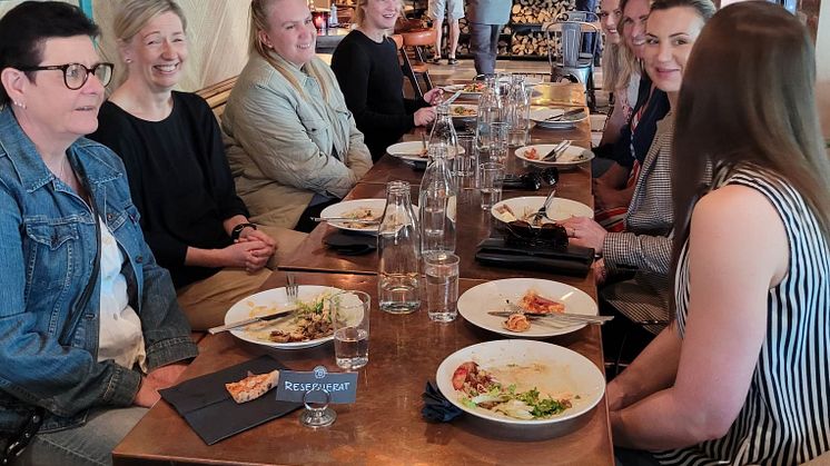 Tjejlunch