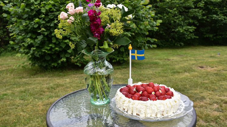 Vi tömmer dina sopor som vanligt nationaldagen 6 juni och midsommarafton 21 juni.