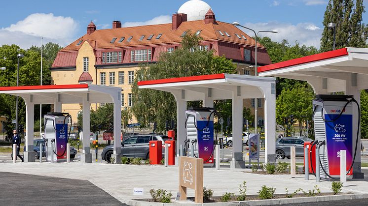OKQ8 firar 500 laddpunkter i Sverige