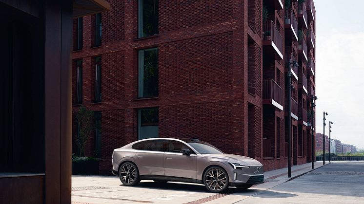 342393_Volvo_ES90_Exterior.jpg