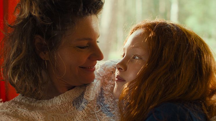 Picture from the movie Under The Naked Sky