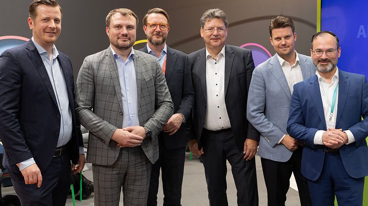 v.l.n.r. Christian Woronka (TMB), Minister Daniel Keller, Matthias Schultze (GCB), Reinhard Meyer (DTV), Sven Liebert (BTW), Norbert Kunz (DTV). Fotograf: Marco Armborst.