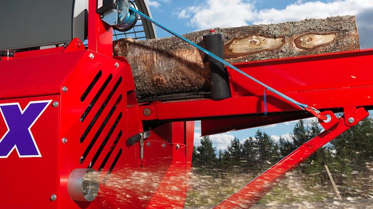 Hydraulisk spånsug på Big X 50 vedmaskin
