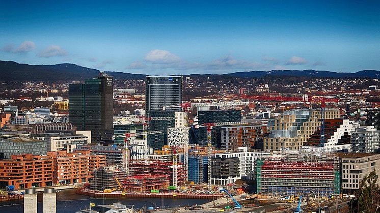 Telia og Multiconsult samarbeider om utvikling av smarte bygg og samfunn. Illustrasjonsbilde fra bygging av Bjørvika i Oslo: Photorama/Pixabay.