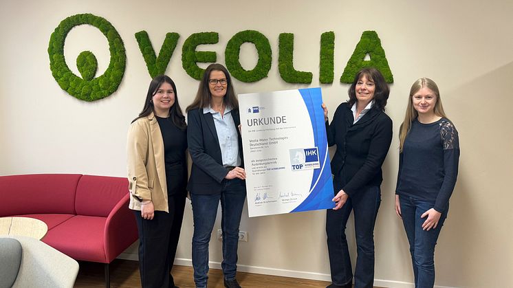 Von Links: Carolin Scharnowski (Kaufmännische Ausbildungsleitung), Judith Büchler-Wanke (HR Managerin/ Leiterin Ausbildungsprogramme), Natascha Albrecht (Beraterin Ausbildung IHK), Mareike Rathmann (Ausbilderin Technisches Produktdesign)