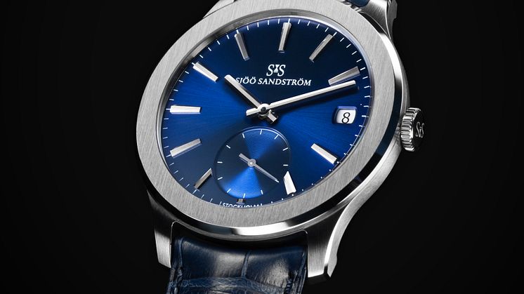 Royal Capital Image 1 Blue dial