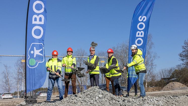 Representanter för OBOS, Reidar Svedahl (L), kommunalråd, och Joakim Lindblblom, exploateringsingenjör. Foto: Sofia Andersson. 