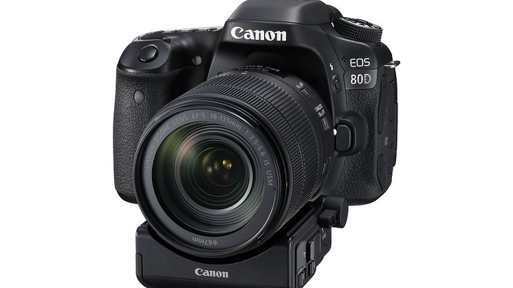 EOS 80D EF-S 18-135mm f3.5-5.6 IS USM og Power Zoom Adapter PZ-E1FSL