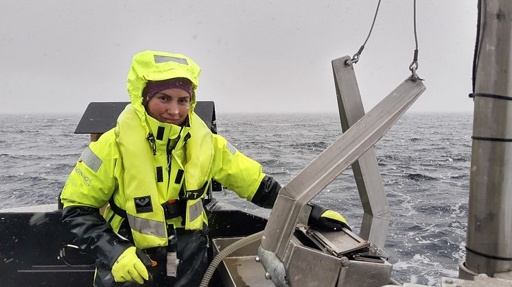 Sediment sampling Photo Carl Ballantine Akvaplan-niva.jpg