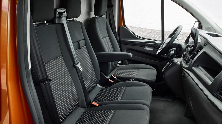 2017_Ford_Transit_06