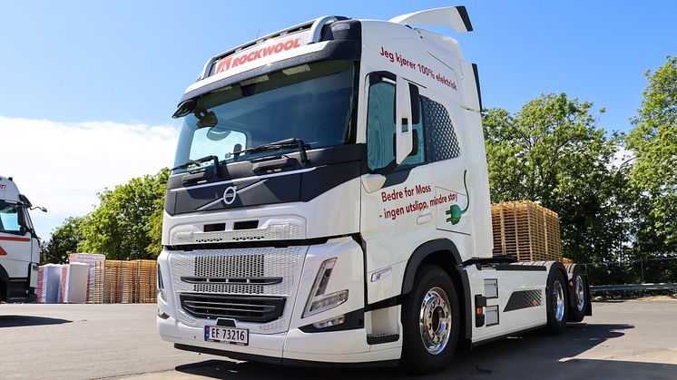Foto: Den nye elektriske lastebilen, en Volvo FM 6x2 Electric, fra innvielsesdagen.