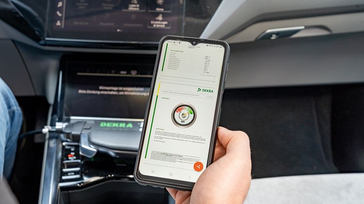 DEKRA batteritest och SaaS-lösning - hjälper bilhandlare att välja lönsamma elbilar. 