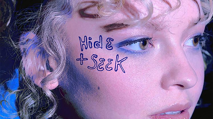 Omslag: "Hide+Seek"