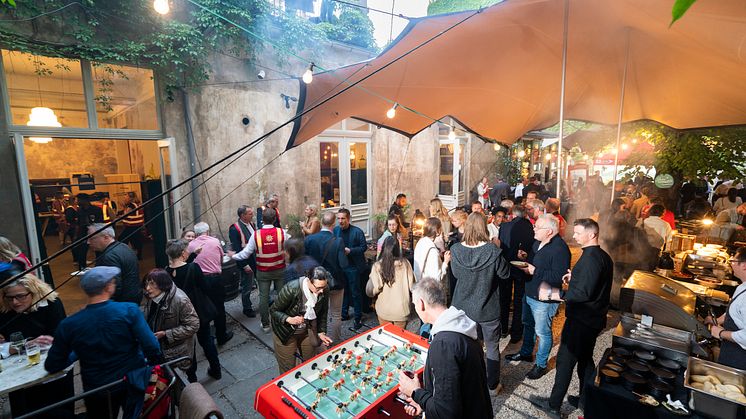 24 Stunden Schweiz - Party im Hof vom Clärchens Ballhaus (c) Schweiz Tourismus