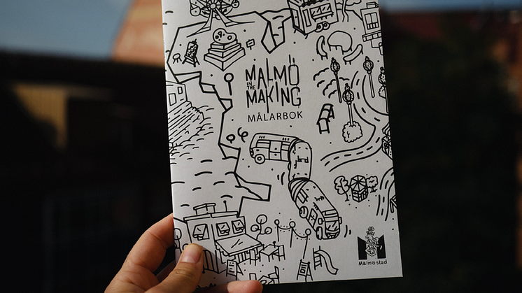 I målarboken finns många illustrationer med igenkänningsfaktor från Malmö.