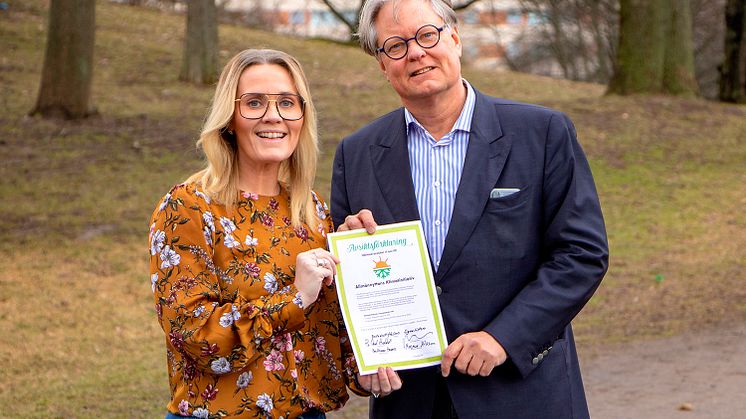 På bild: Emelie Regnell, hållbarhetsansvarig på Signalisten och Magnus Nilsson, styrelseordförande på Signalisten