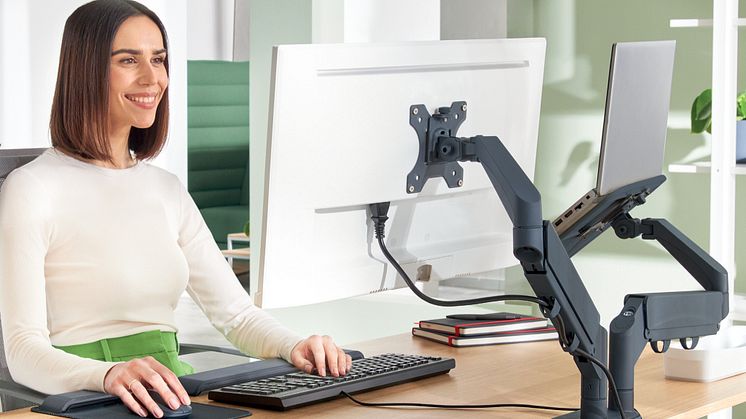 Dobbelt monitor arm med Laptop holder