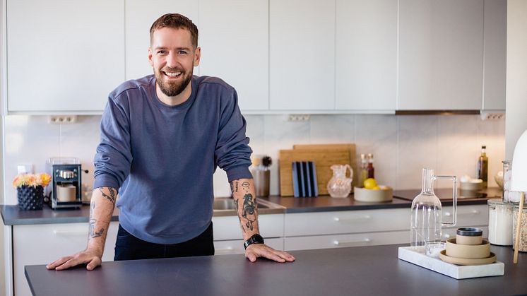 Samsung och Nisse Hallberg utforskar det smarta hemmet i ny Youtube-serie