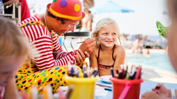 22 clownjobb hos Fritidsresor i sommar