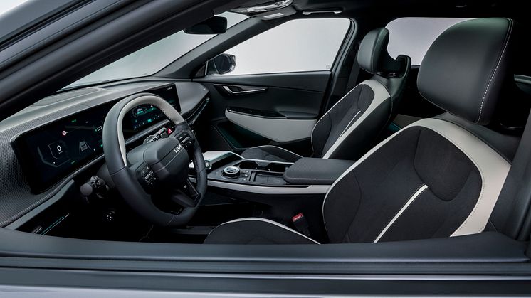 kia-new-ev6-my25-wolf-grey-studio-interior-highres-8.jpg