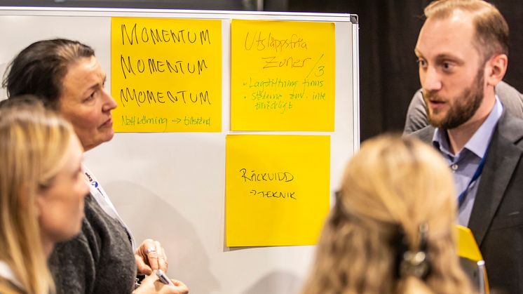 Maria Stenström från 2030-sekretariatet och Christofer Laurell från Einride var två av de som diskuterade konkreta åtgärder på eComExpo 2022.