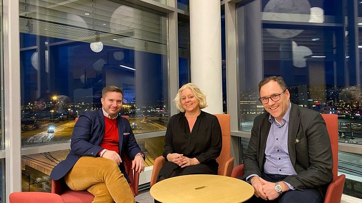 F.v. Stian Gårdsvoll, leder for rådgivningsavdelingen i PwC i Trondheim, Ingrid Wibe i Senter for ledelse og regionsleder i PwC, Rune Kenneth S. Lædre.