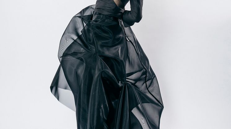 Felicia Åström – Couture Black