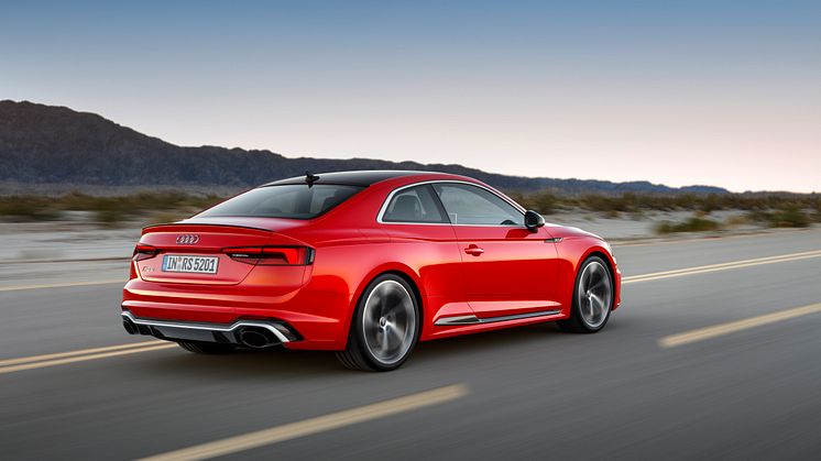 Audi RS 5 Coupé (Misano Red)