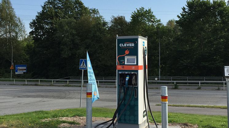Nya snabbladdare till elbilar längs E18