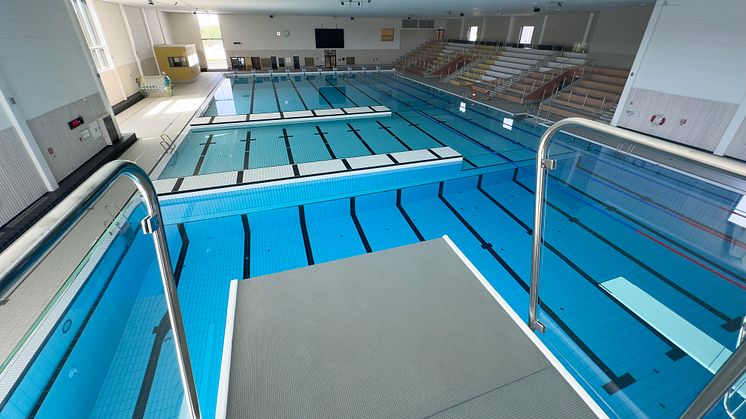 50 metersbassängen ovanifrån i hopptornet.jpg