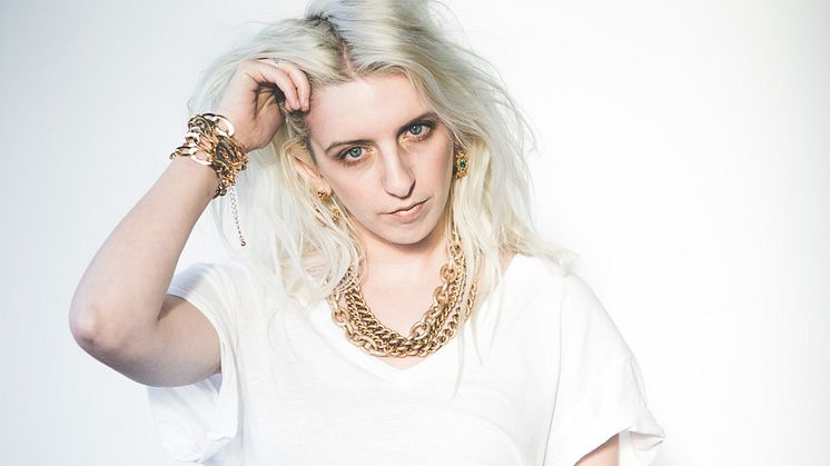 Den Pitchfork-roste indiepop-sanger White Hinterland til Ideal Bar med sine ærlige og tankevækkende sange