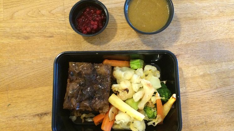 Exempel på kost i studien: kålpudding med brunsås, lingon och grillade grönsaker.