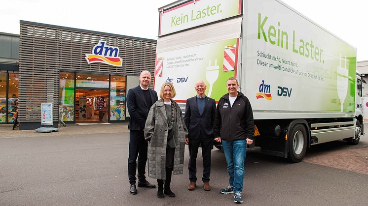 v. l. n. r.: Peter Fog-Petersen (DSV), Gabi Meyer (Bonner Bürgermeisterin), Rolf Wetzel (DSV), Christian Bodi (dm-drogerie markt)