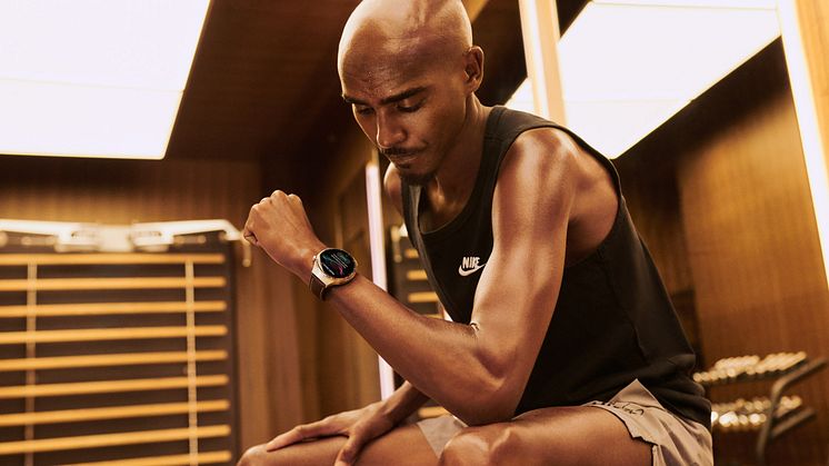 Sir Mo Farah med Huawei Watch 4 Pro