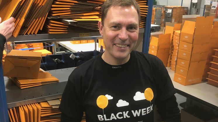 Anders Torell, VD på Kronans Apotek hoppar in på lagret