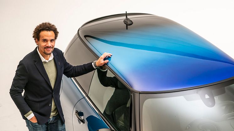 Oliver Heilmer, Head of MINI Design og MINI Cooper SE med Multitone Roof