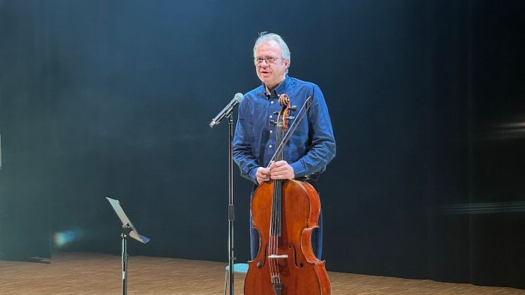 Bård Henrik Bosrup lærer på Oslo kulturskole på cello - Foto Anne-Line Aaslund