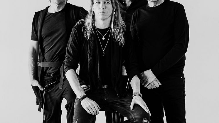 BRIGHT & BLACK - Team